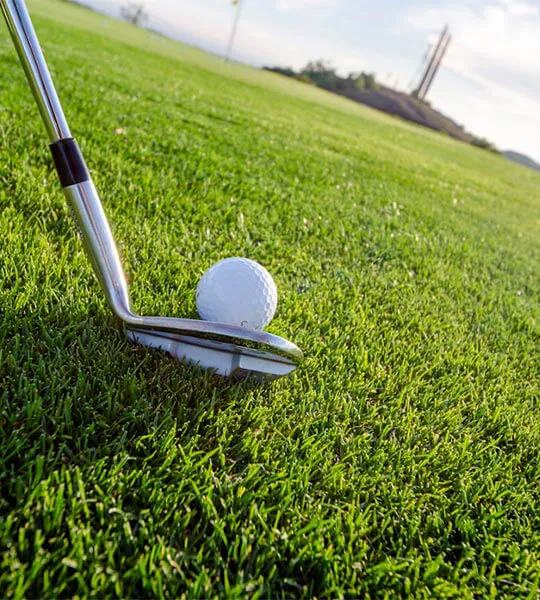 Golf al amanecer